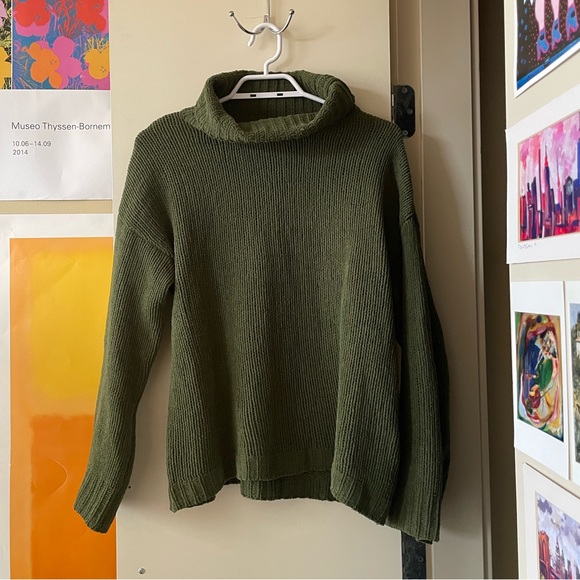 Green turtle neck sweater - Picture 1 of 7